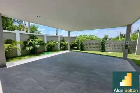 Casa de 4 dormitorios en Pattaya, Tailandia № 211137 - foto 16