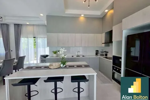 Casa de 4 dormitorios en Pattaya, Tailandia № 211137 - foto 7
