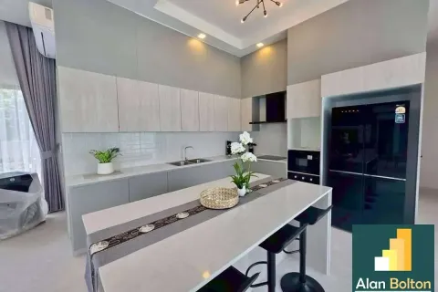 Casa de 4 dormitorios en Pattaya, Tailandia № 211137 - foto 8