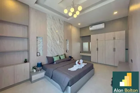 Casa de 4 dormitorios en Pattaya, Tailandia № 211137 - foto 11