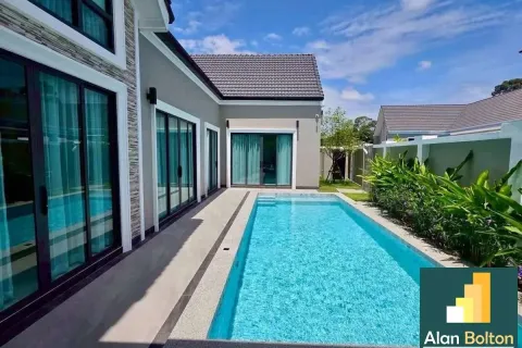 Casa de 4 dormitorios en Pattaya, Tailandia № 211137 - foto 3