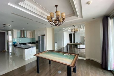 Condo in Khlong Toei, Bangkok, Thailand, 2 bedrooms  № 172764 - photo 2