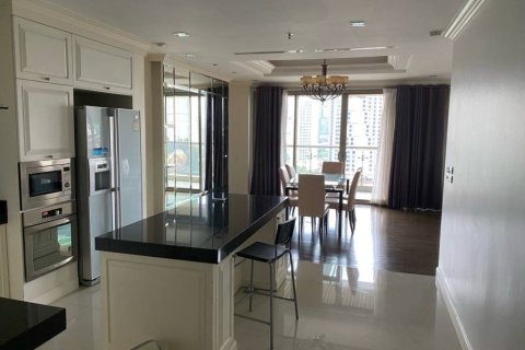 Condo in Khlong Toei, Bangkok, Thailand, 2 bedrooms  № 172764 - photo 6