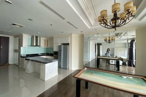 Condo in Khlong Toei, Bangkok, Thailand, 2 bedrooms  № 172764