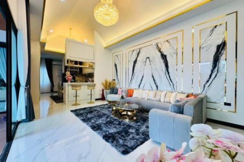 Villa in Pattaya, Thailand 3 bedrooms № 172761 - photo 2