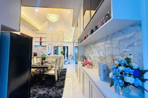 Villa in Pattaya, Thailand 3 bedrooms № 172761 - photo 10