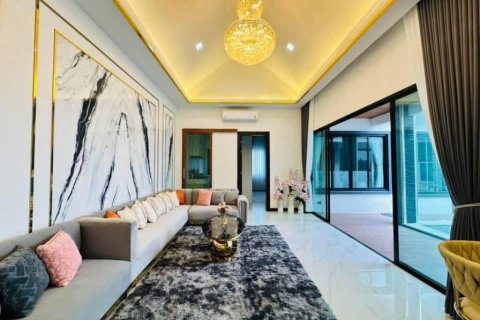 Villa in Pattaya, Thailand 3 bedrooms № 172761 - photo 3