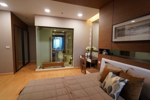 Condo in Khlong Toei, Bangkok, Thailand, 2 bedrooms  № 173489 - photo 1