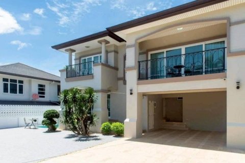 Villa in Pattaya, Thailand 4 bedrooms № 169472 - photo 8
