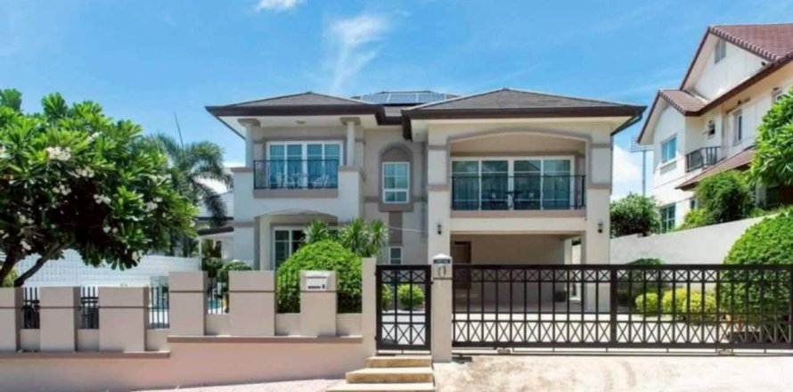 Villa in Pattaya, Thailand 4 bedrooms № 169472