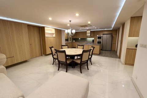 Penthouse in Watthana, Bangkok, Thailand 3 bedrooms № 161125 - photo 12