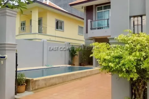 Casa de 4 dormitorios en Jomtien Beach, Pattaya, Tailandia № 213254 - foto 17