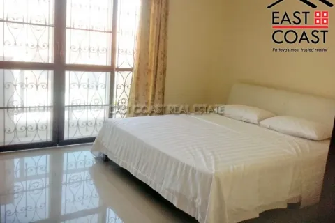 Casa de 4 dormitorios en Jomtien Beach, Pattaya, Tailandia № 213254 - foto 7