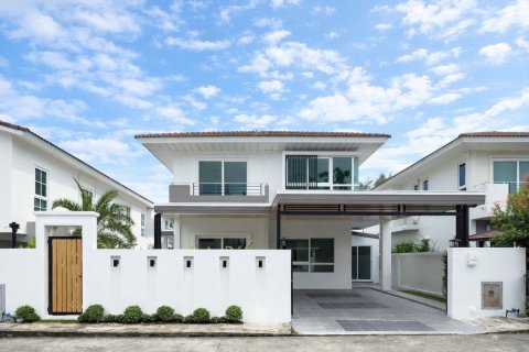 House in Phuket, Thailand 4 bedrooms № 163395 - photo 2