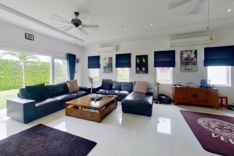 Villa in Hua Hin, Thailand 3 bedrooms № 163396 - photo 8