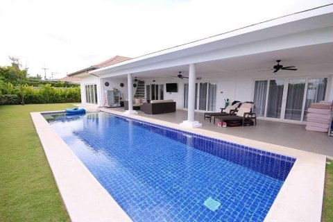 Villa in Hua Hin, Thailand 3 bedrooms № 163396 - photo 1