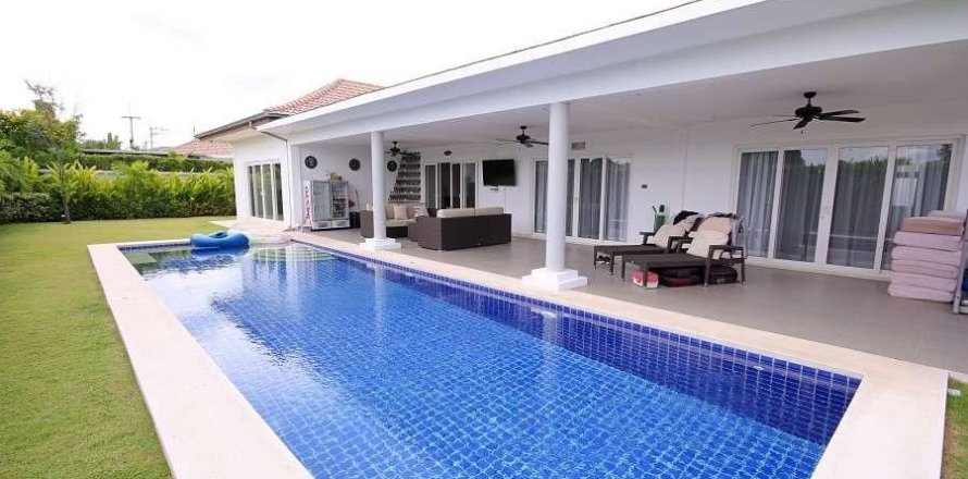 Villa in Hua Hin, Thailand 3 bedrooms № 163396