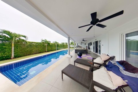 Villa in Hua Hin, Thailand 3 bedrooms № 163396 - photo 2