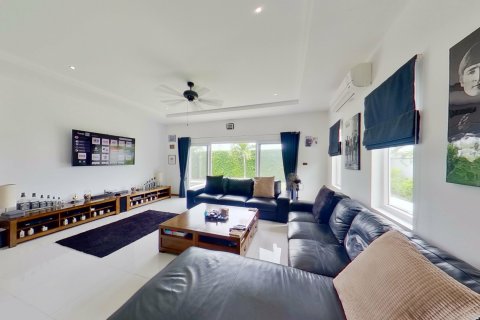 Villa in Hua Hin, Thailand 3 bedrooms № 163396 - photo 4