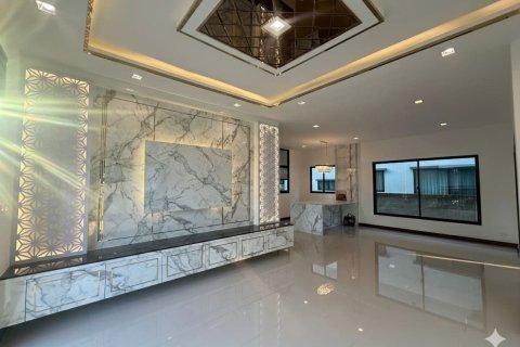 House in Sai Mai, Bangkok, Thailand 4 bedrooms № 163393 - photo 2