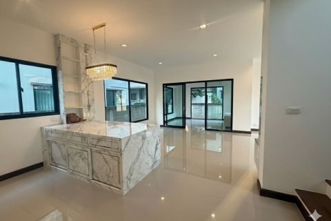 House in Sai Mai, Bangkok, Thailand 4 bedrooms № 163393 - photo 3