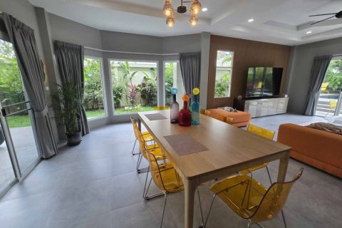 Villa in Rawai, Thailand 3 bedrooms № 134474 - photo 2