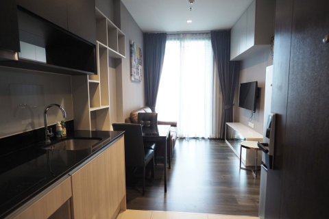 Студия в кондо в Ваттхане, Бангкок, Таиланд № 153172 - фото 1