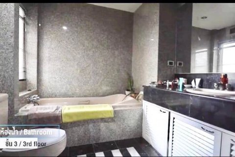 House in Bangkok, Thailand 4 bedrooms № 157524 - photo 9