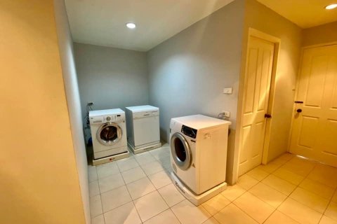 House in Bangkok, Thailand 4 bedrooms № 157525 - photo 12