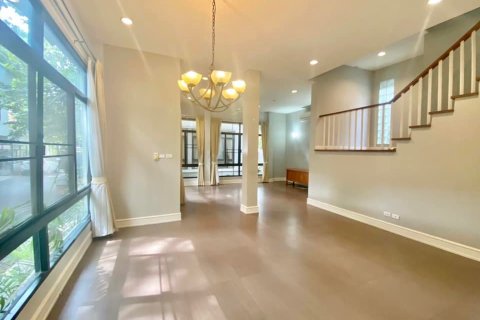 House in Bangkok, Thailand 4 bedrooms № 157525 - photo 13