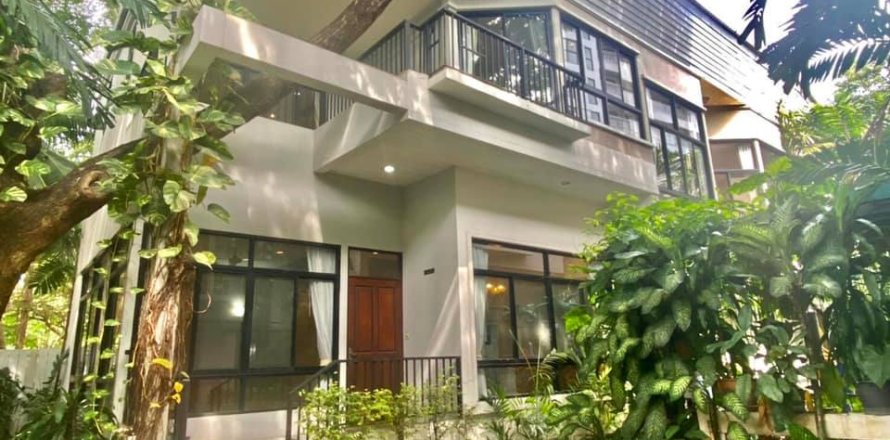House in Bangkok, Thailand 4 bedrooms № 157525