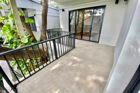 House in Bangkok, Thailand 4 bedrooms № 157525 - photo 2