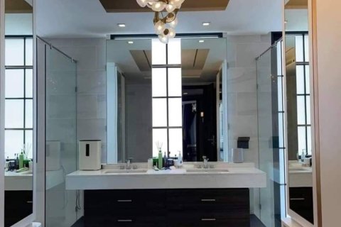 Condo in Bangkok, Thailand, 4 bedrooms  № 157519 - photo 11