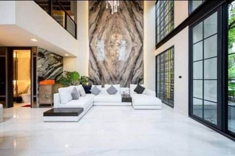 Condo in Bangkok, Thailand, 4 bedrooms  № 157519 - photo 14