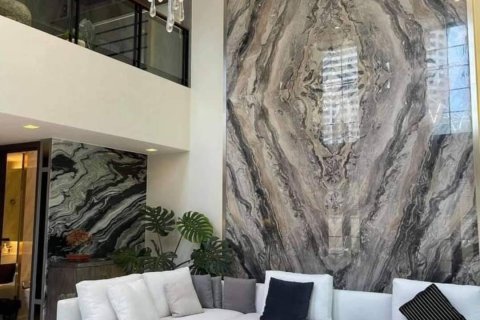 Condo in Bangkok, Thailand, 4 bedrooms  № 157519 - photo 13