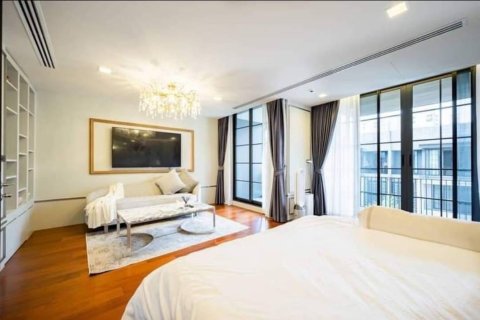 Condo in Bangkok, Thailand, 4 bedrooms  № 157519 - photo 3