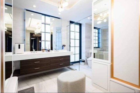 Condo in Bangkok, Thailand, 4 bedrooms  № 157519 - photo 7