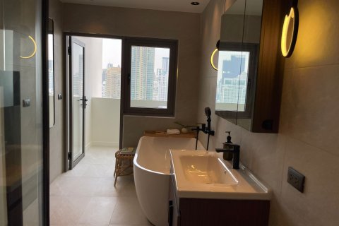 Condo in Watthana, Bangkok, Thailand, 3 bedrooms  № 133895 - photo 7