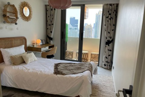 Condo in Watthana, Bangkok, Thailand, 3 bedrooms  № 133895 - photo 13