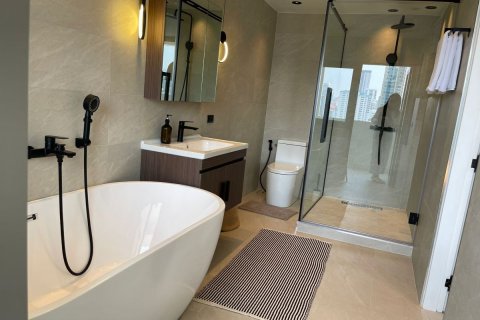 Condo in Watthana, Bangkok, Thailand, 3 bedrooms  № 133895 - photo 8