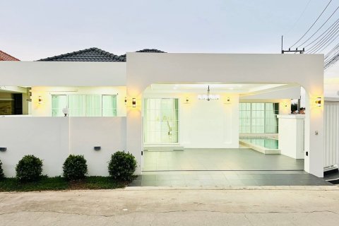 Villa in Pattaya, Thailand 3 bedrooms № 147660 - photo 2