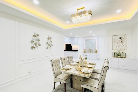 Villa in Pattaya, Thailand 3 bedrooms № 147660 - photo 5