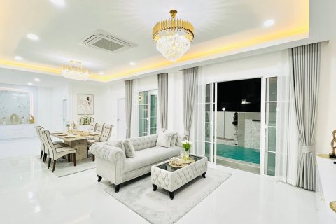 Villa in Pattaya, Thailand 3 bedrooms № 147660 - photo 1