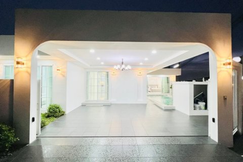 Villa in Pattaya, Thailand 3 bedrooms № 147660 - photo 18