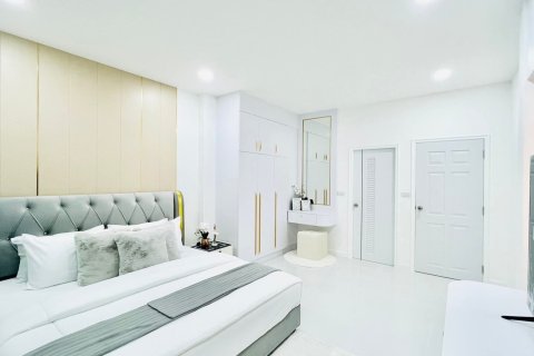 Villa in Pattaya, Thailand 3 bedrooms № 147660 - photo 11