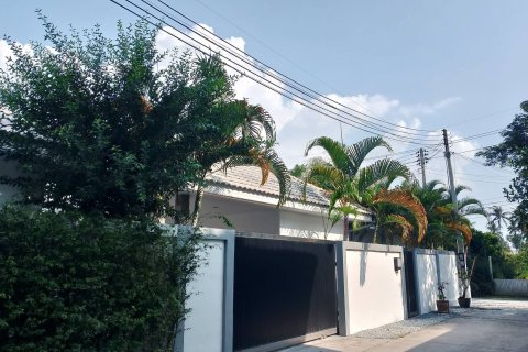 Villa in Pattaya, Thailand 3 bedrooms № 163994 - photo 4