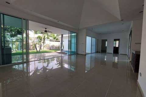 Villa in Pattaya, Thailand 3 bedrooms № 163994 - photo 13