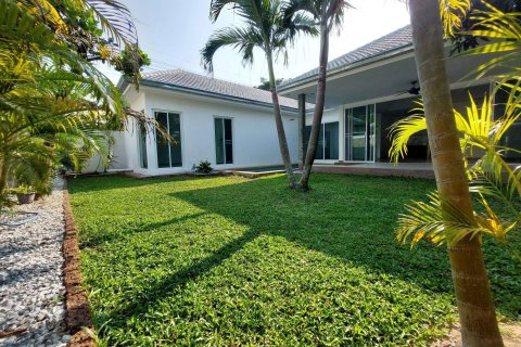 Villa in Pattaya, Thailand 3 bedrooms № 163994 - photo 2