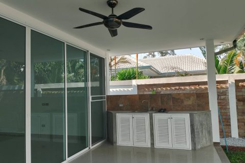 Villa in Pattaya, Thailand 3 bedrooms № 163994 - photo 16