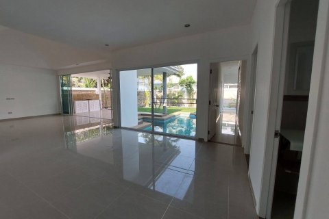 Villa in Pattaya, Thailand 3 bedrooms № 163994 - photo 7